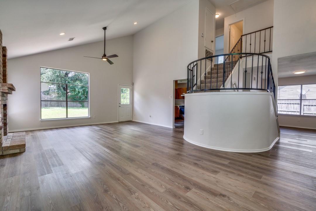 15902 De Peer Ave Property Photo 2