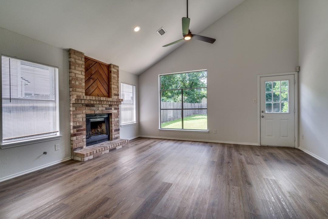 15902 De Peer Ave Property Photo 3