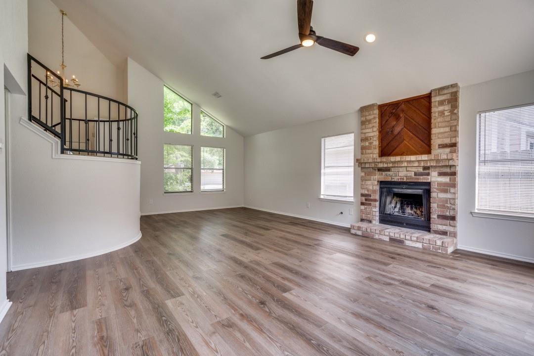 15902 De Peer Ave Property Photo 4