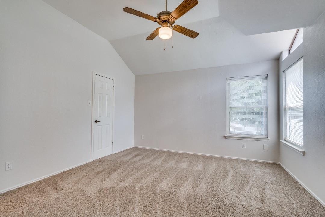 15902 De Peer Ave Property Photo 8
