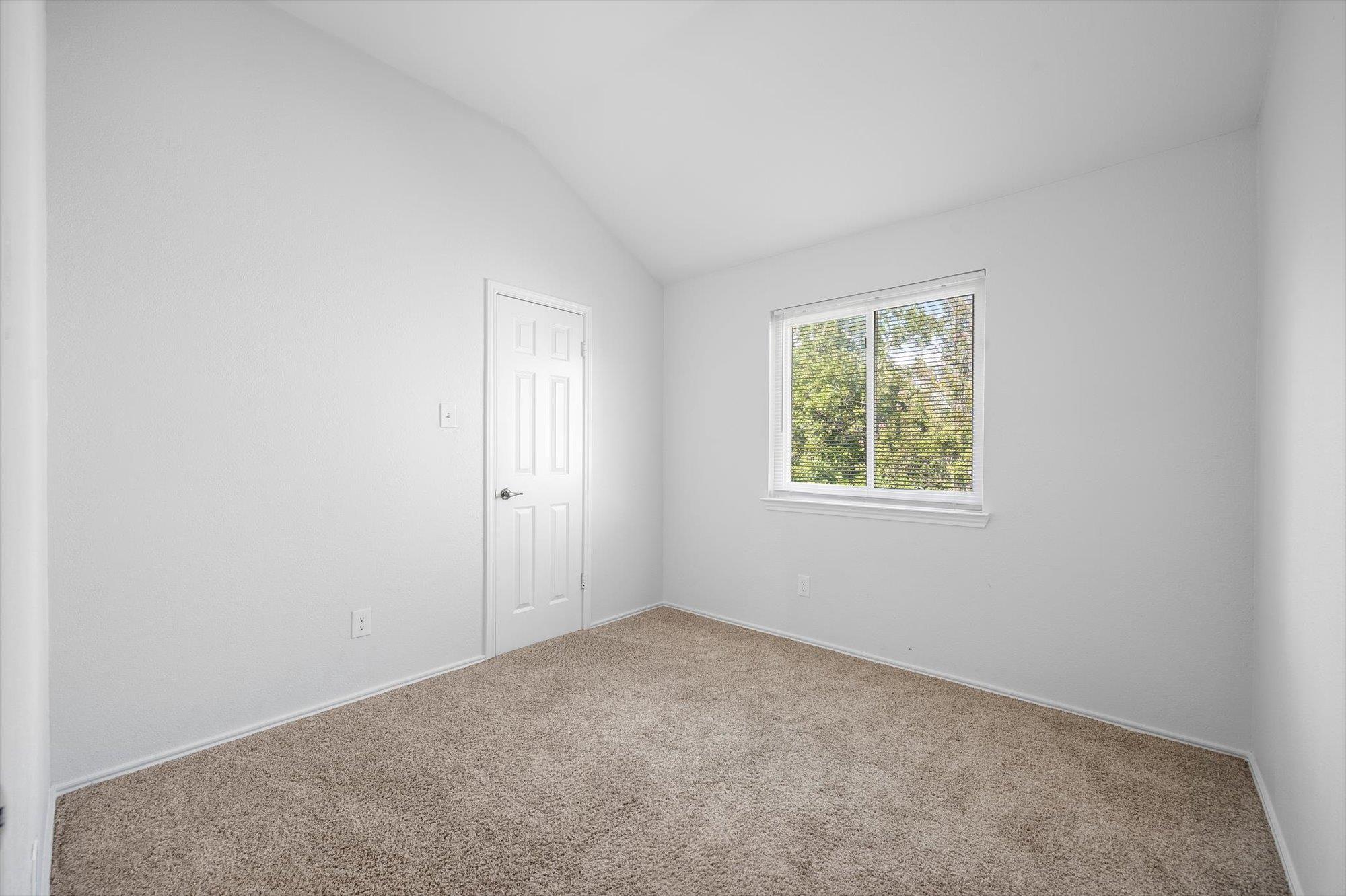 15902 De Peer Ave Property Photo 8