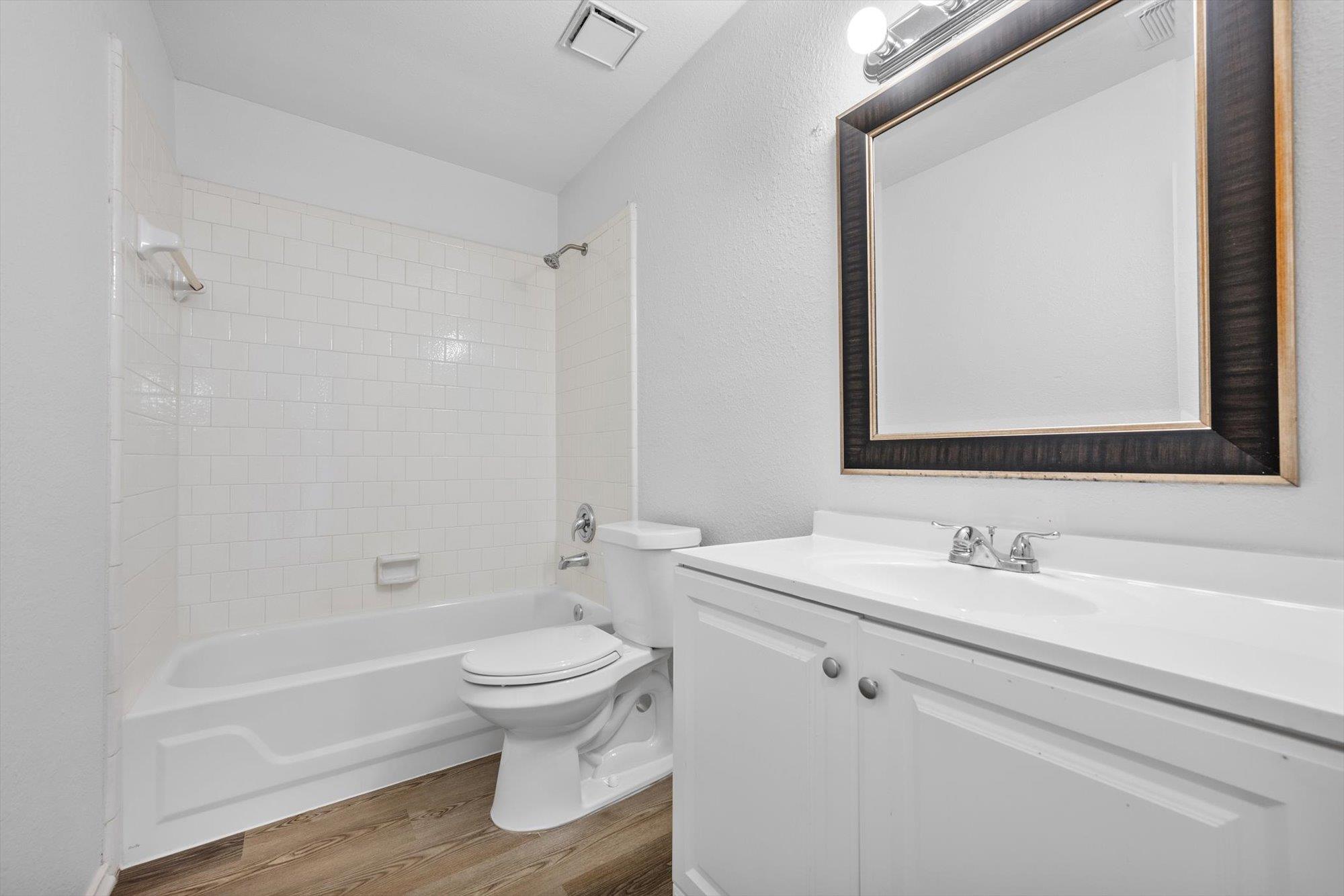 15902 De Peer Ave Property Photo 9