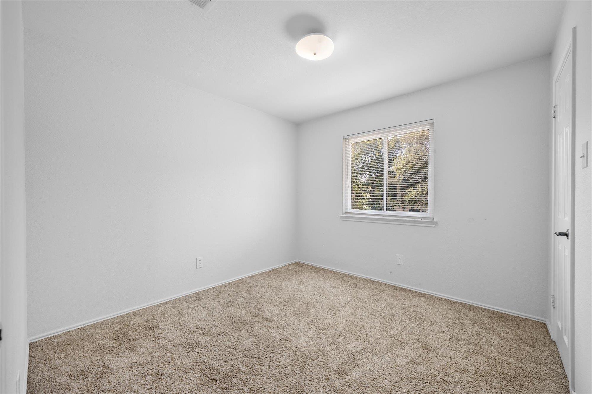 15902 De Peer Ave Property Photo 10