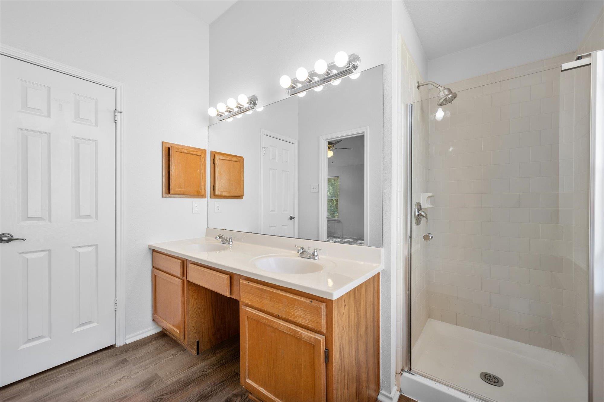 15902 De Peer Ave Property Photo 11