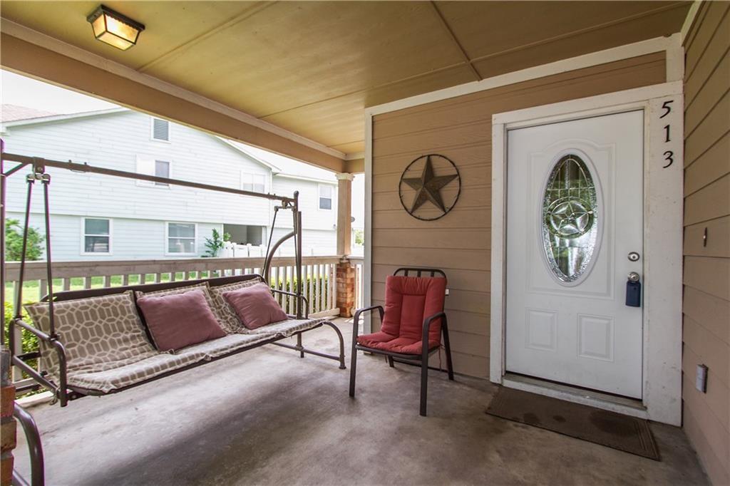 513 Crater Lake Dr Property Photo 4