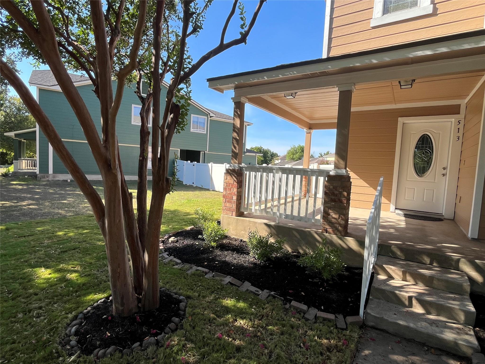 513 Crater Lake Dr Property Photo 6