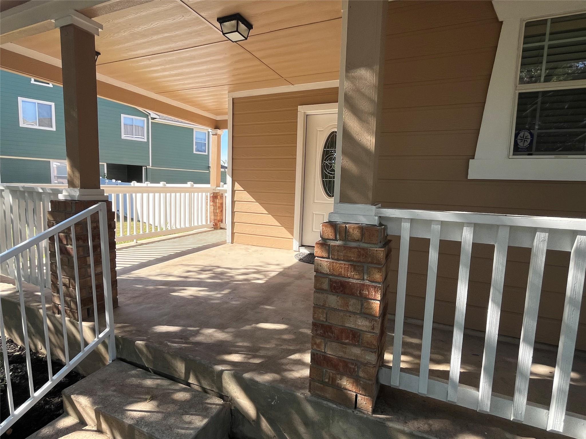 513 Crater Lake Dr Property Photo 8