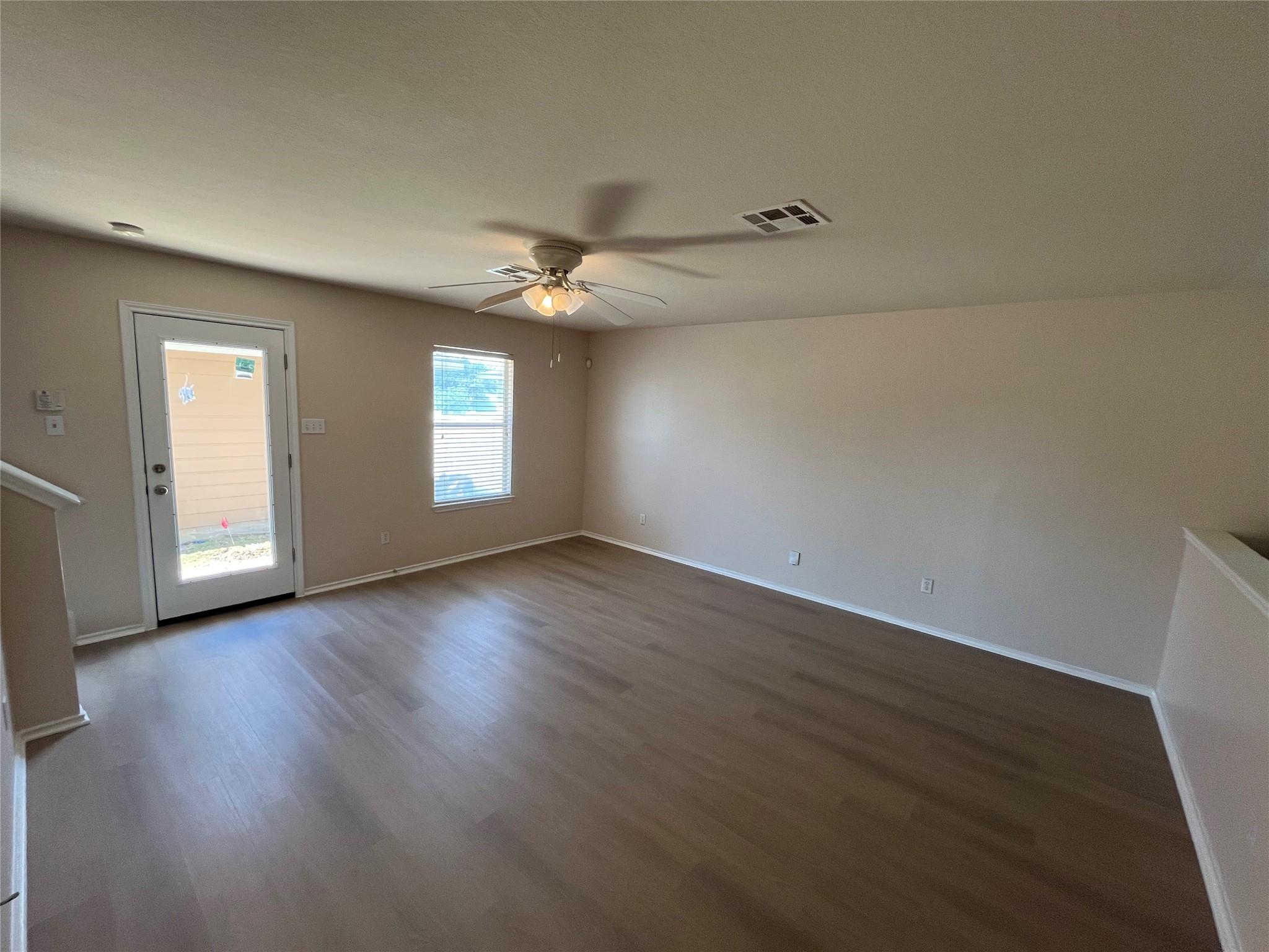 513 Crater Lake Dr Property Photo 10