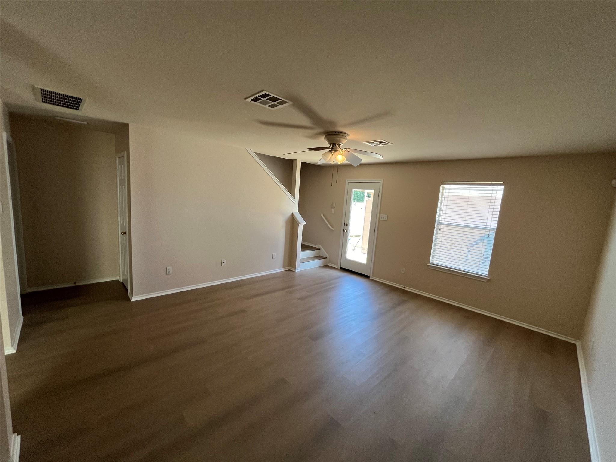 513 Crater Lake Dr Property Photo 11