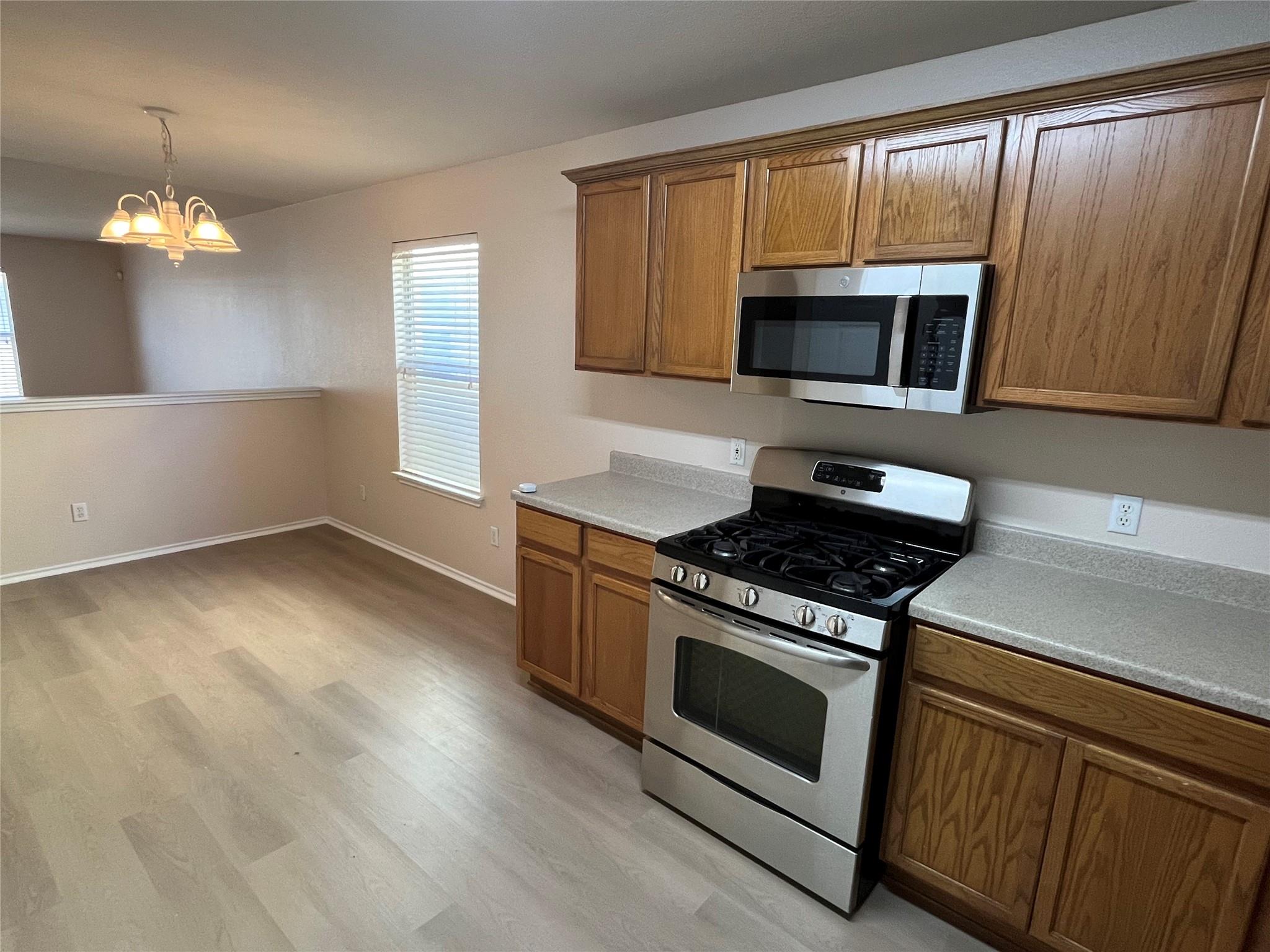 513 Crater Lake Dr Property Photo 12