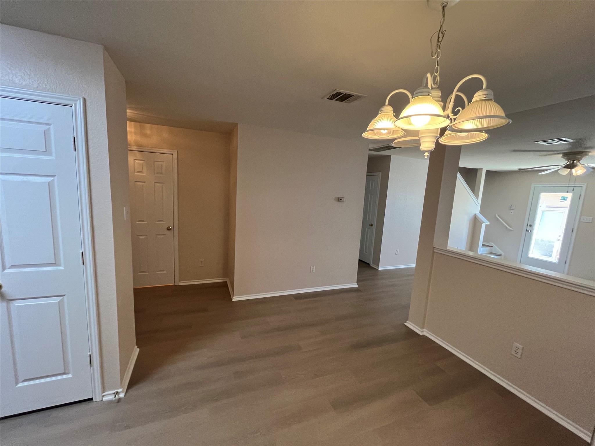 513 Crater Lake Dr Property Photo 15