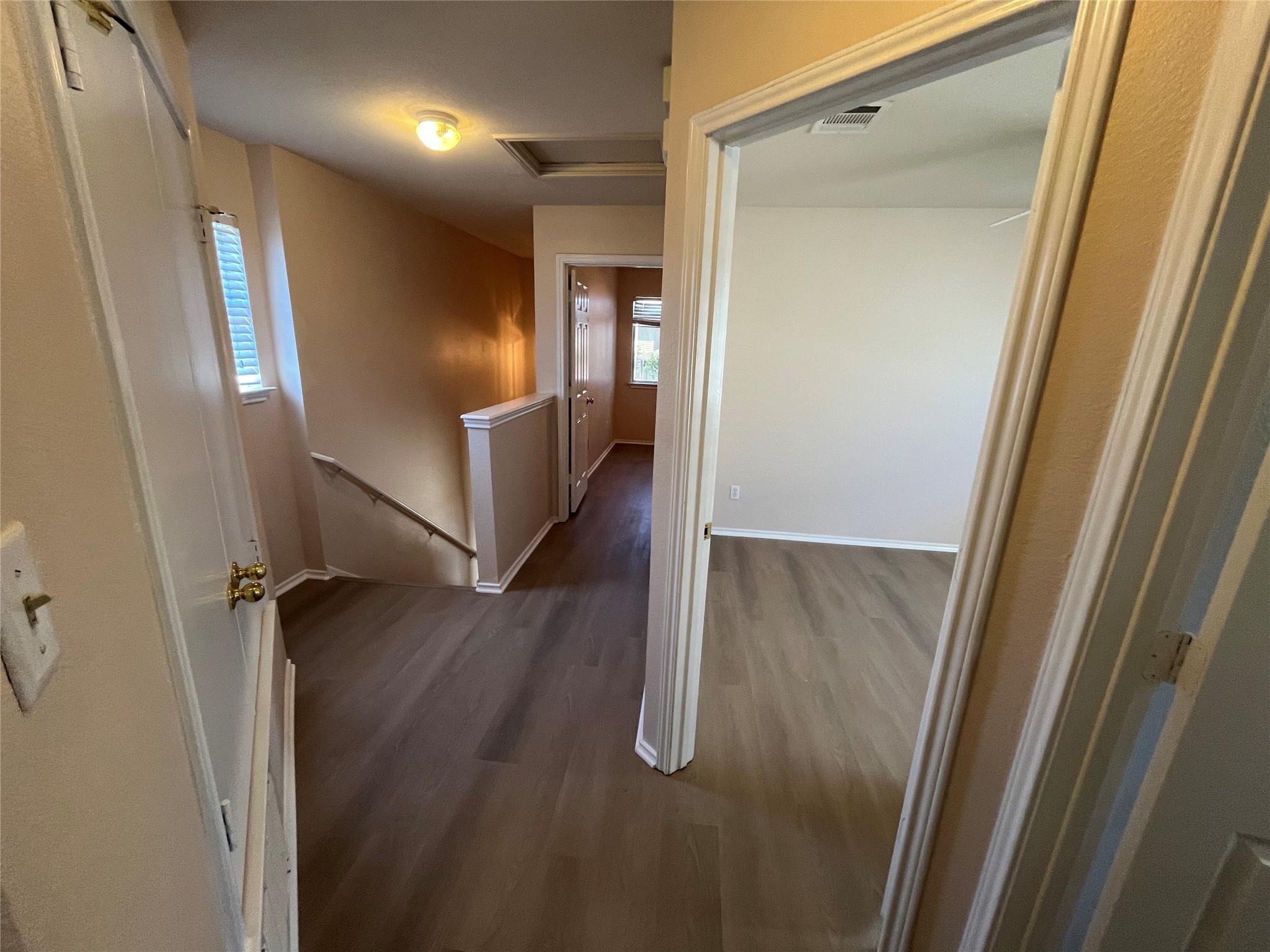 513 Crater Lake Dr Property Photo 19