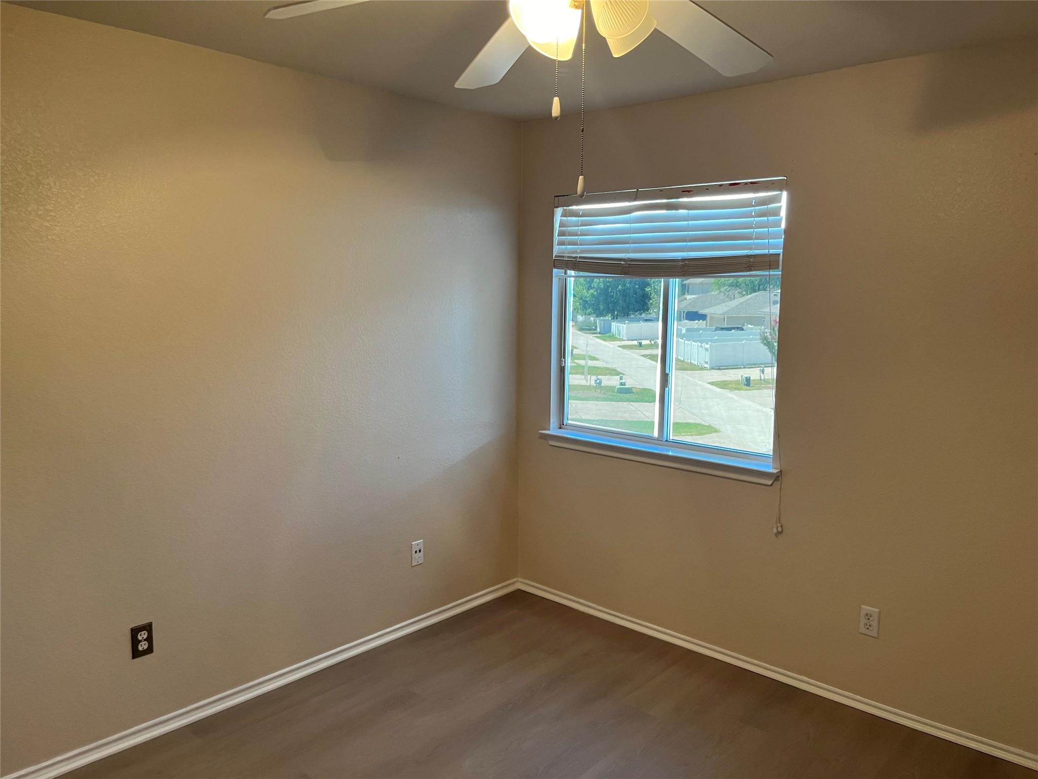513 Crater Lake Dr Property Photo 20