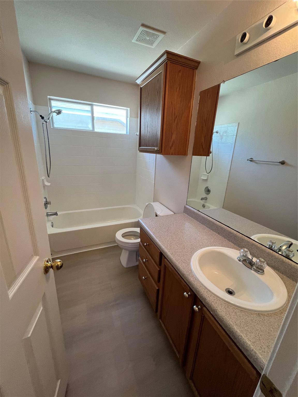 513 Crater Lake Dr Property Photo 22