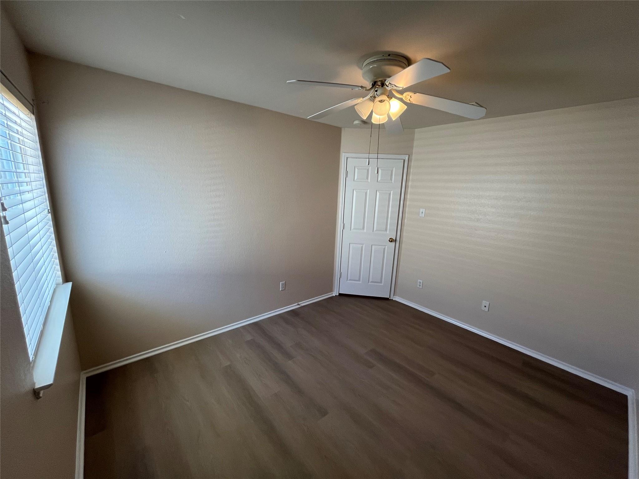 513 Crater Lake Dr Property Photo 23