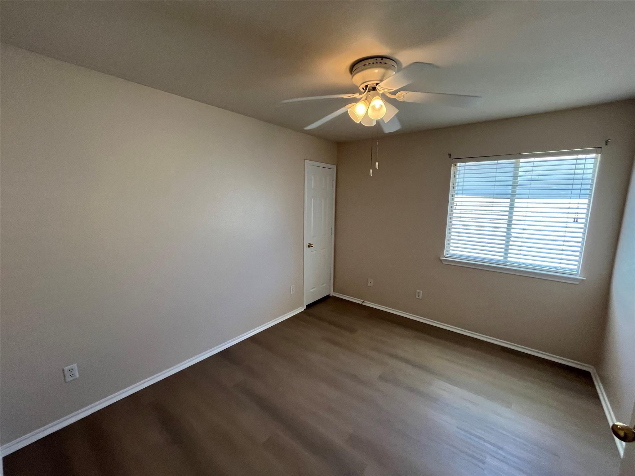 513 Crater Lake Dr Property Photo 24