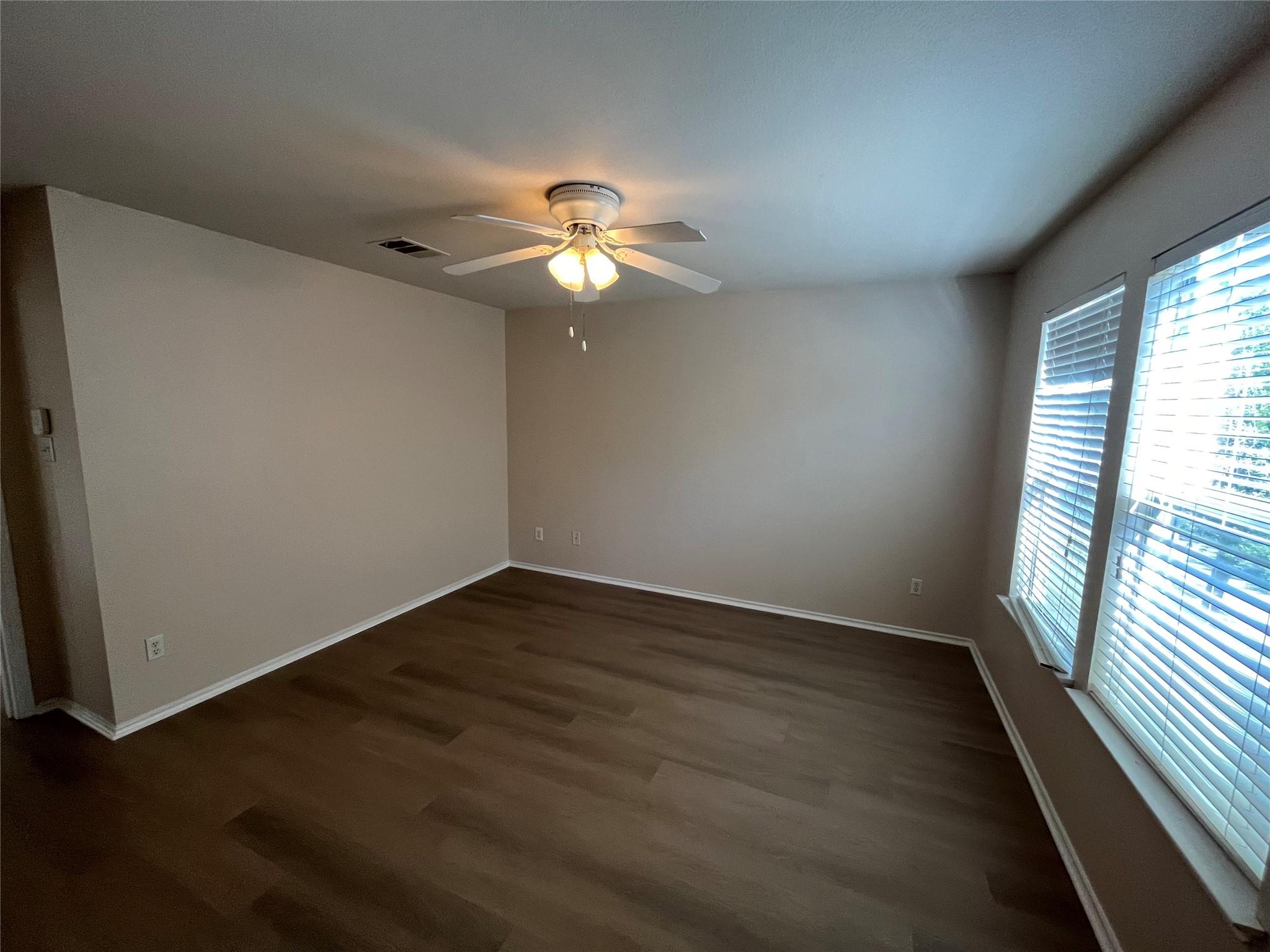 513 Crater Lake Dr Property Photo 25