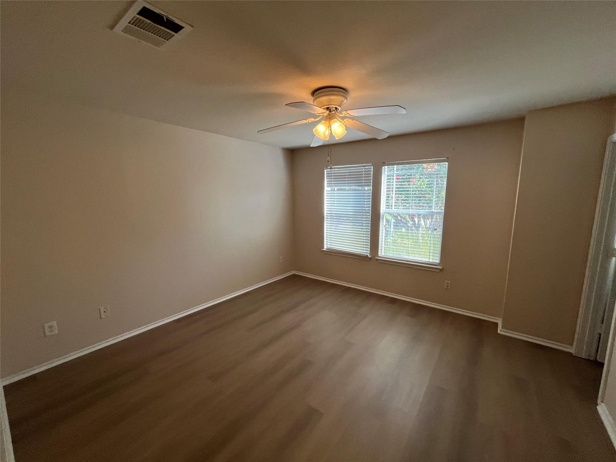 513 Crater Lake Dr Property Photo 27