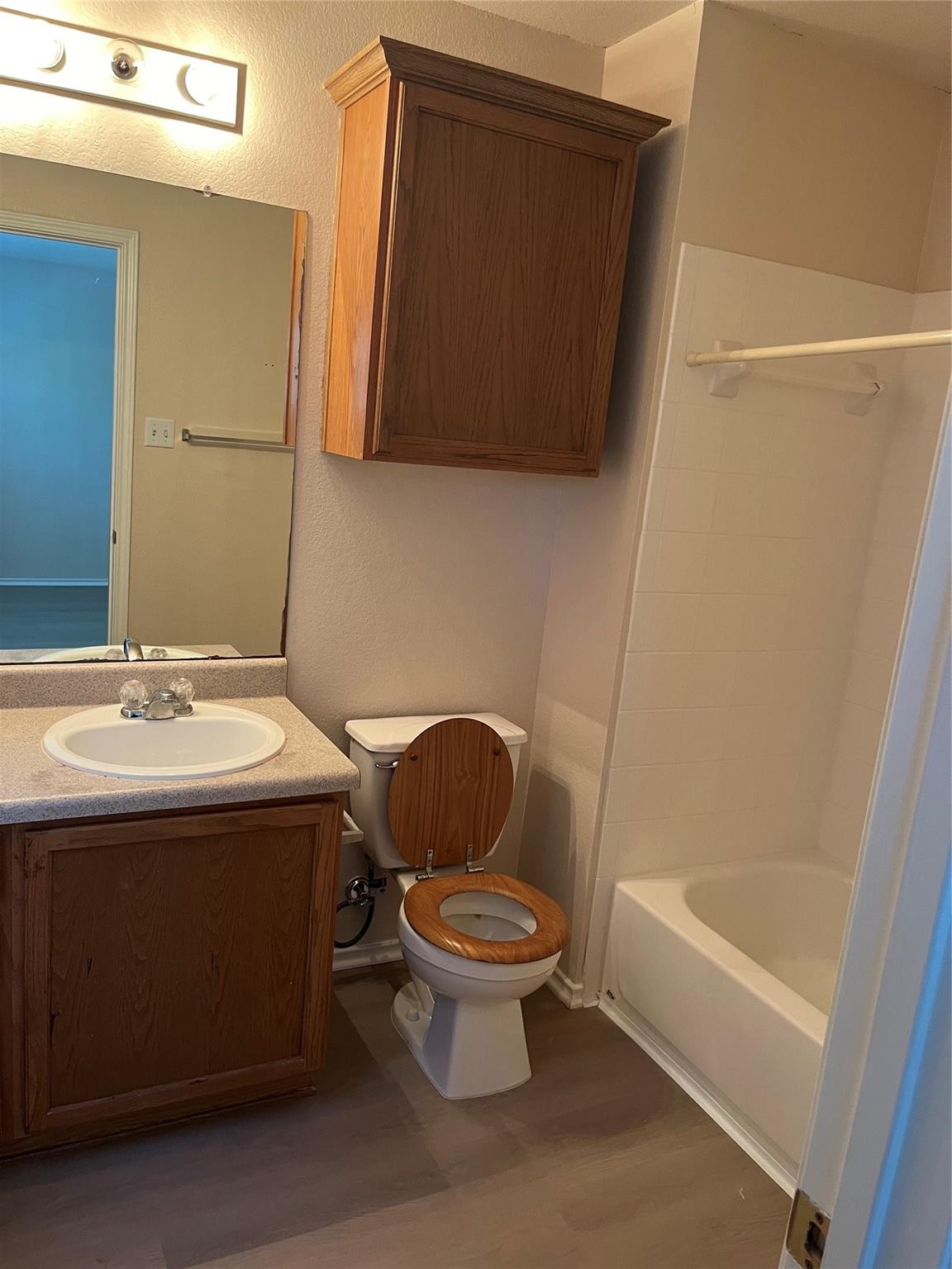 513 Crater Lake Dr Property Photo 29