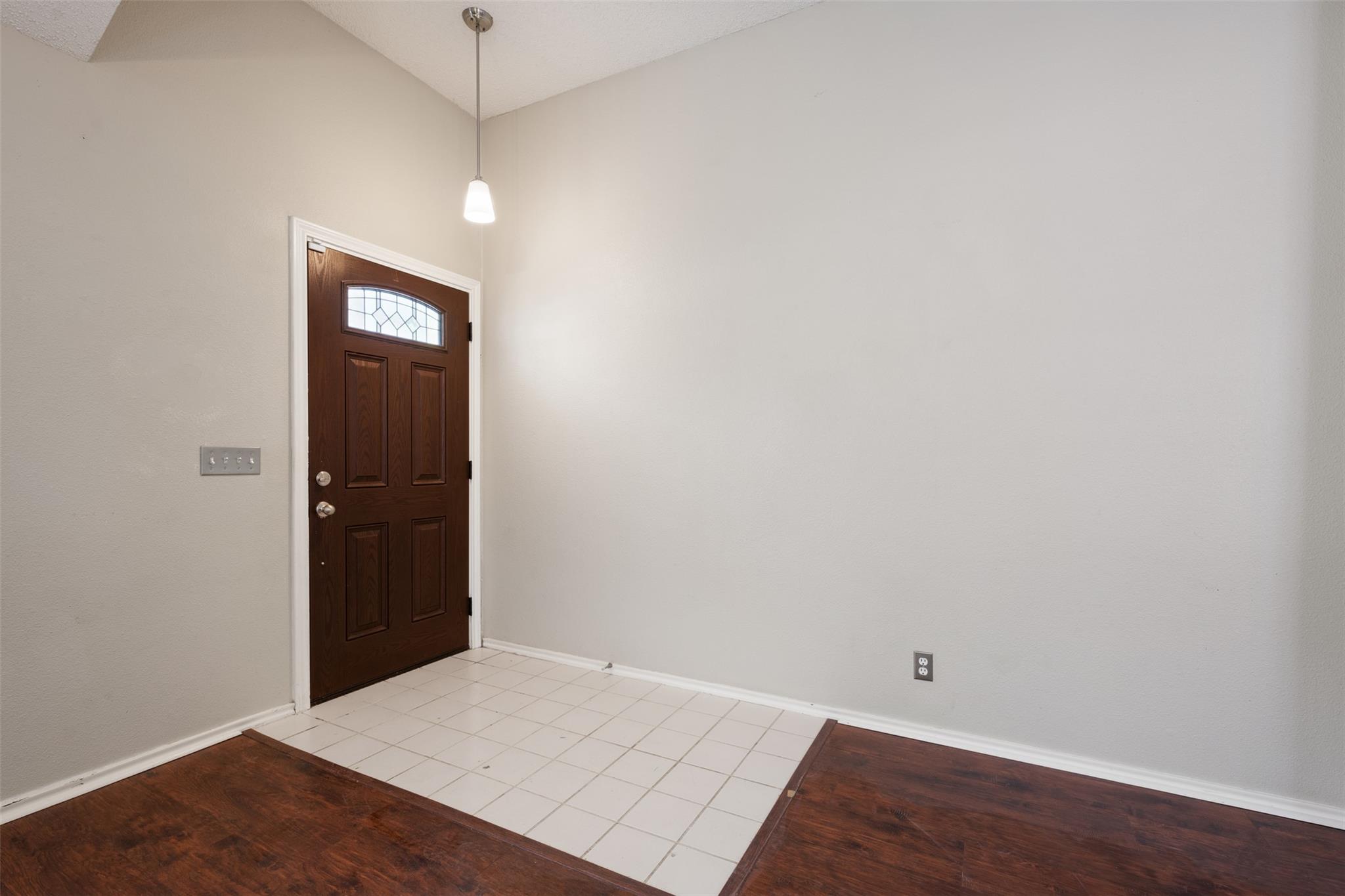 20819 Trotters Ln Property Photo 5
