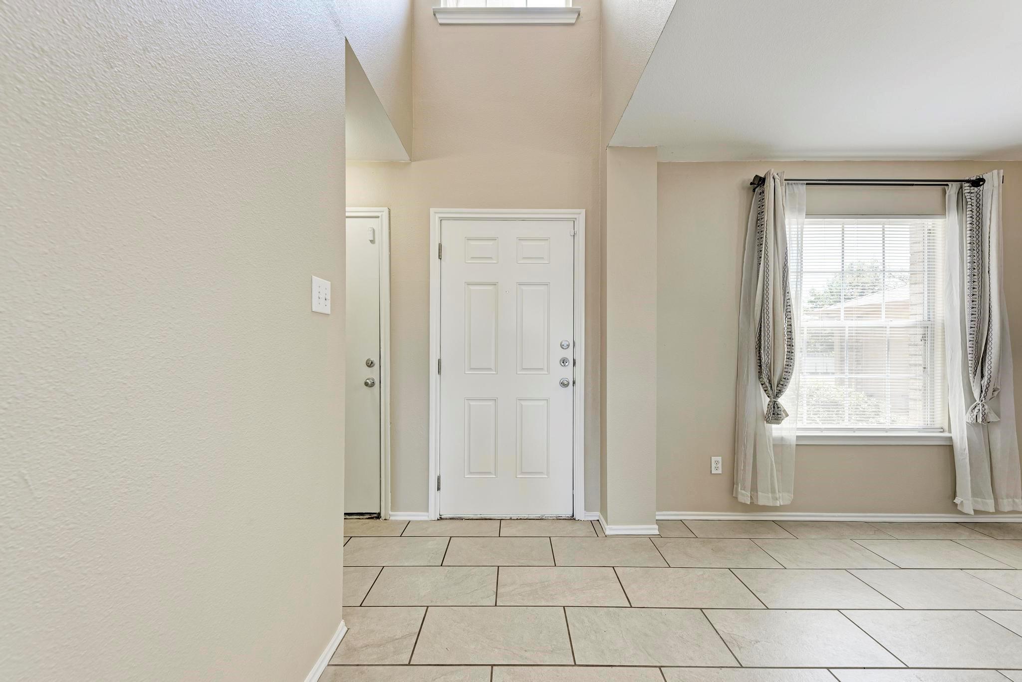 289 Drystone Trl Property Photo 6
