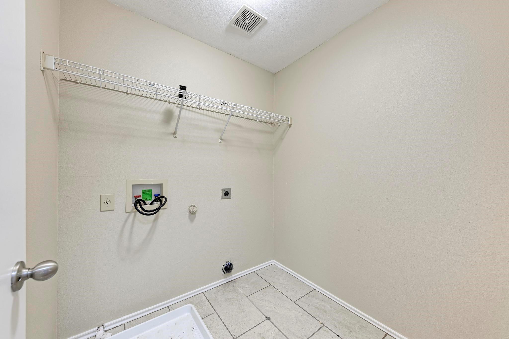289 Drystone Trl Property Photo 36