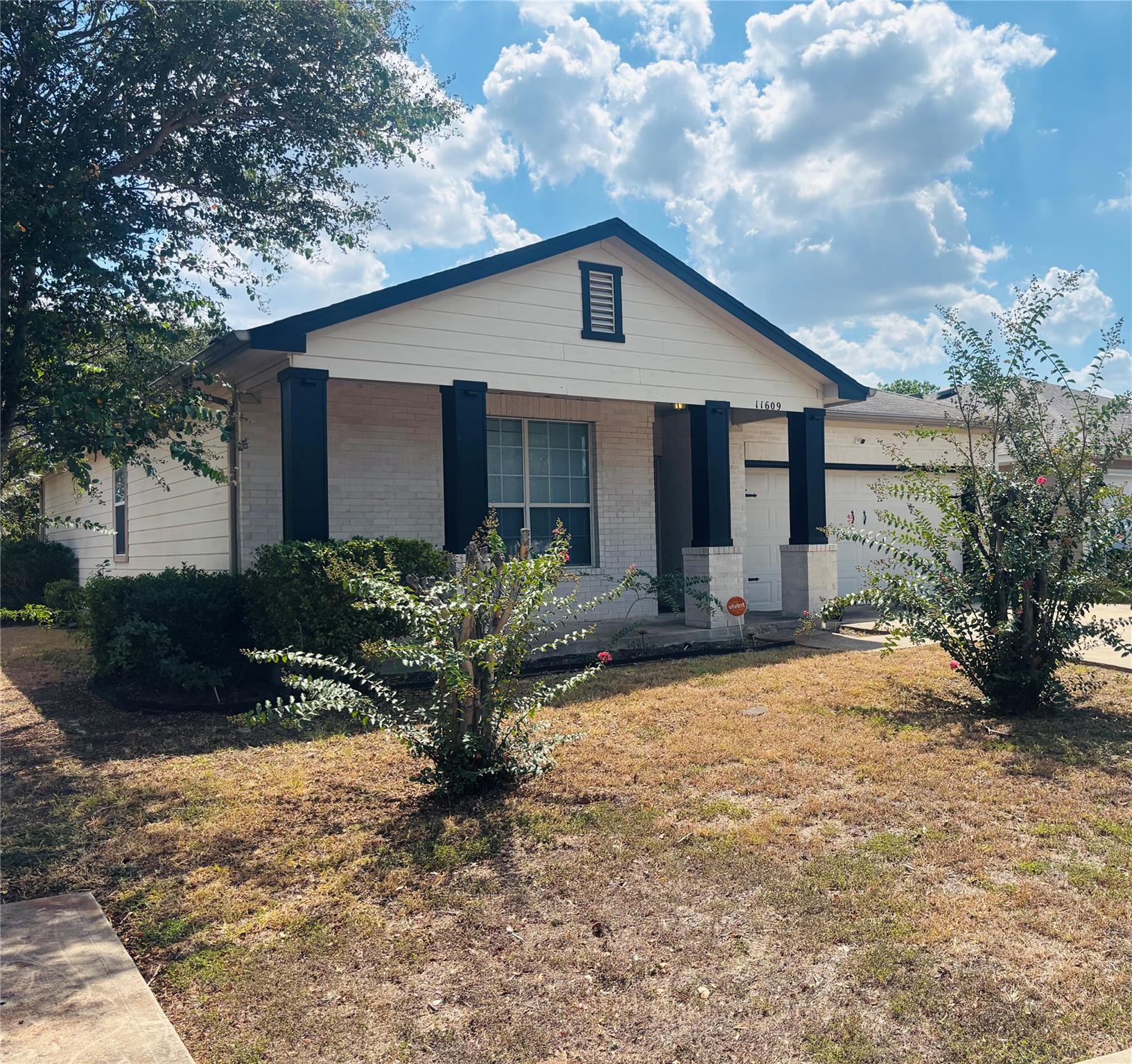 11609 Marshall St Property Photo 3