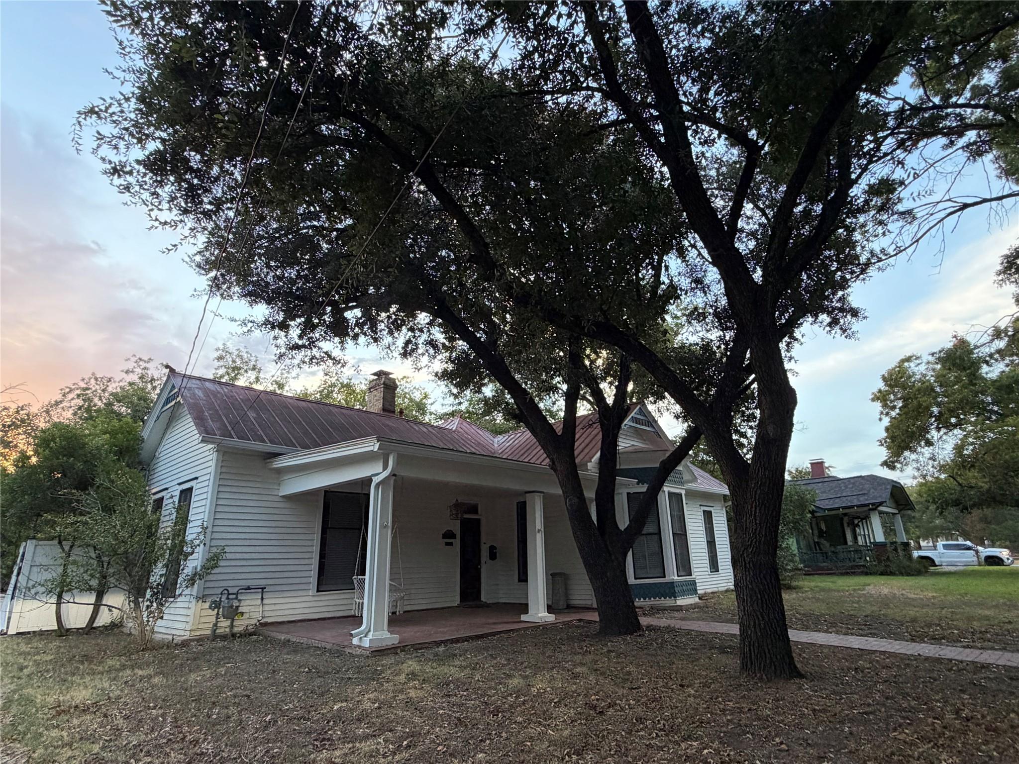 1604 S Austin Ave Property Photo 3