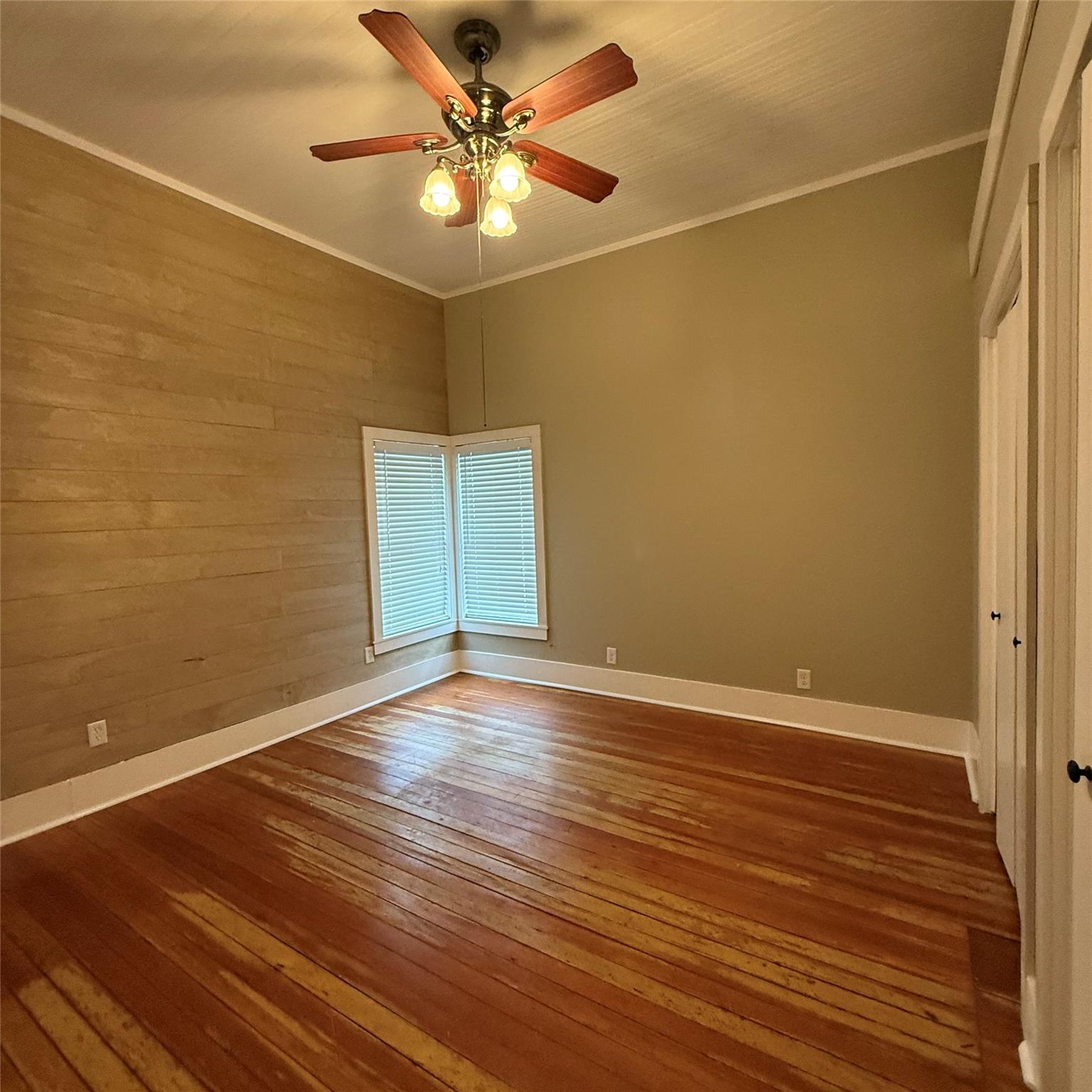 1604 S Austin Ave Property Photo 12