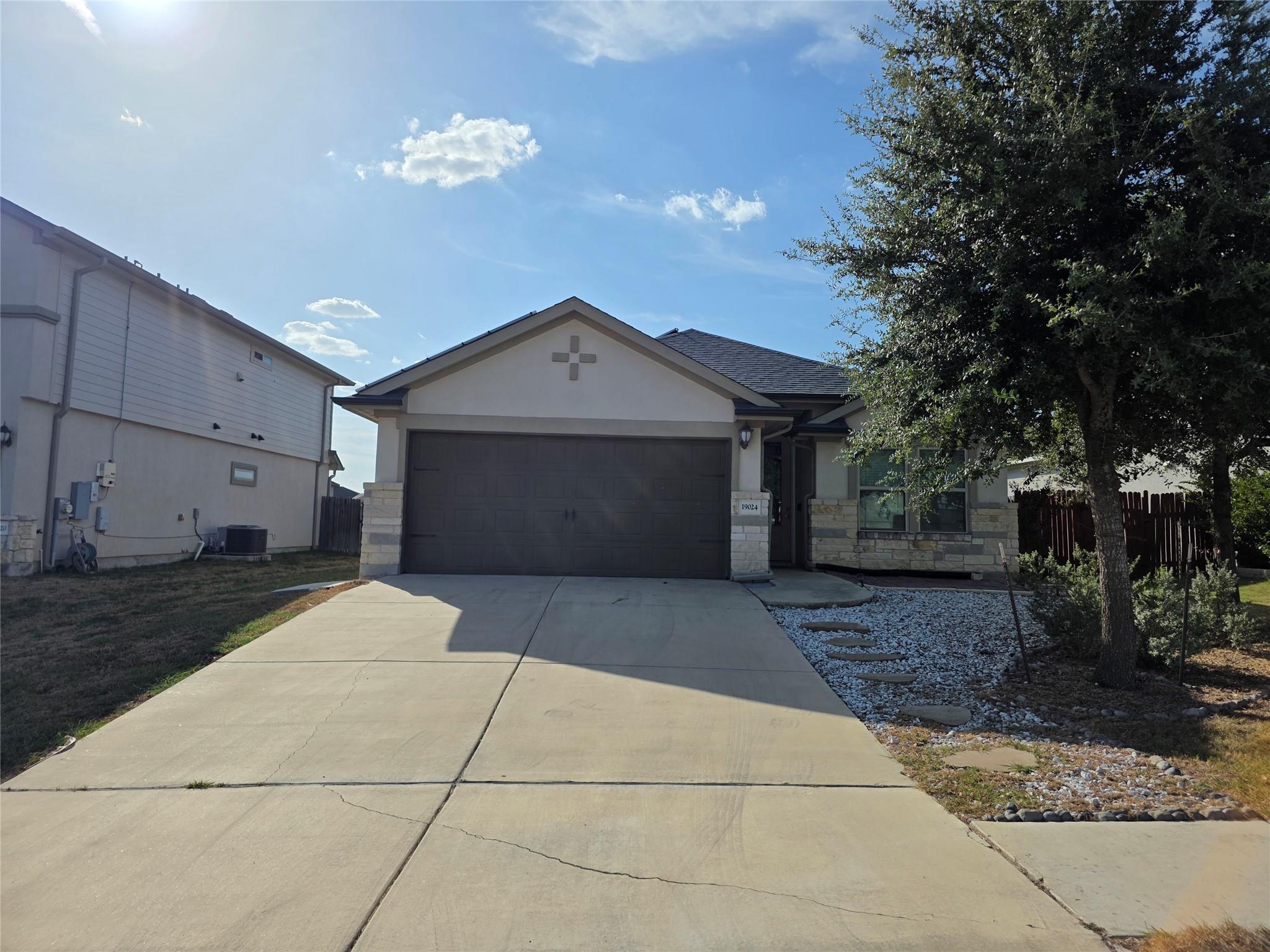 19024 Kimberlite Dr Property Photo 3