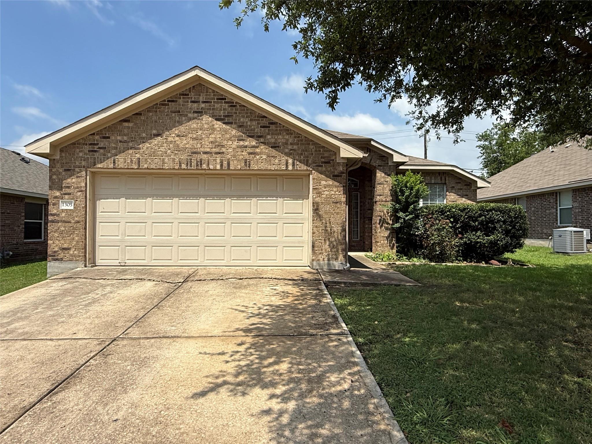 1305 Rainbow Parke DR Property Photo 1