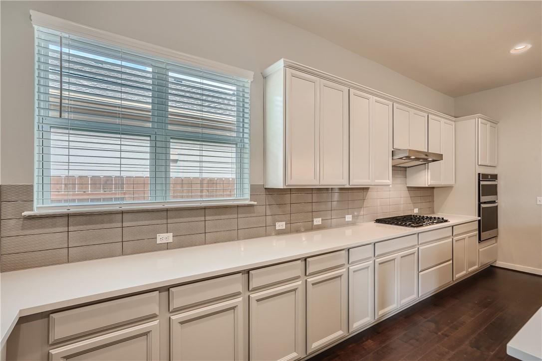 8304 Petronas Pass Property Photo 9
