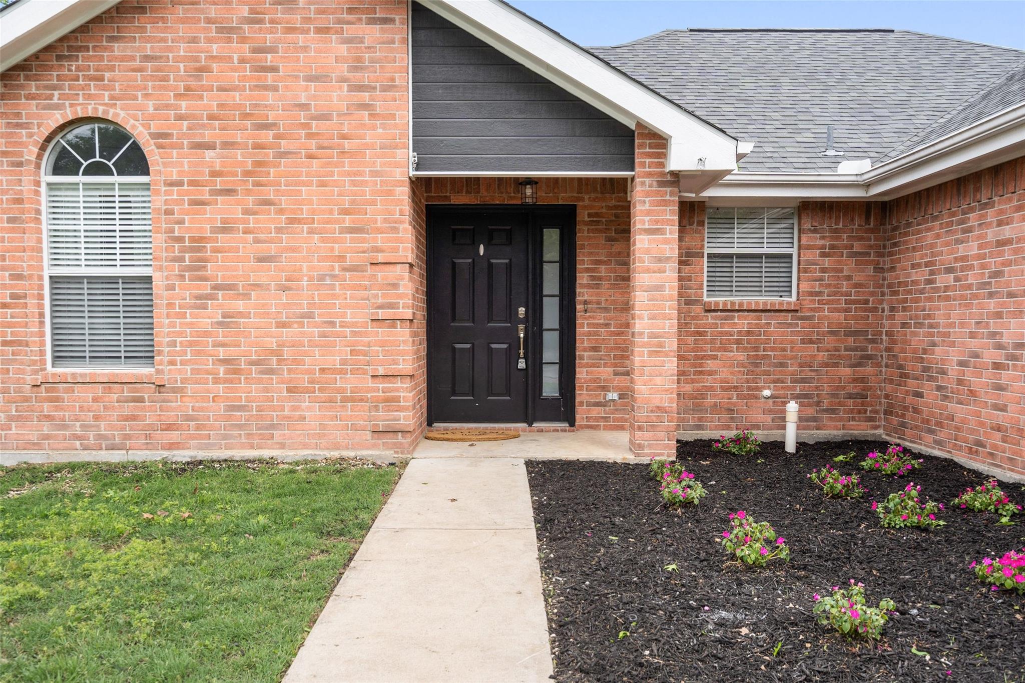 1319 Summerwood Dr Property Photo 4