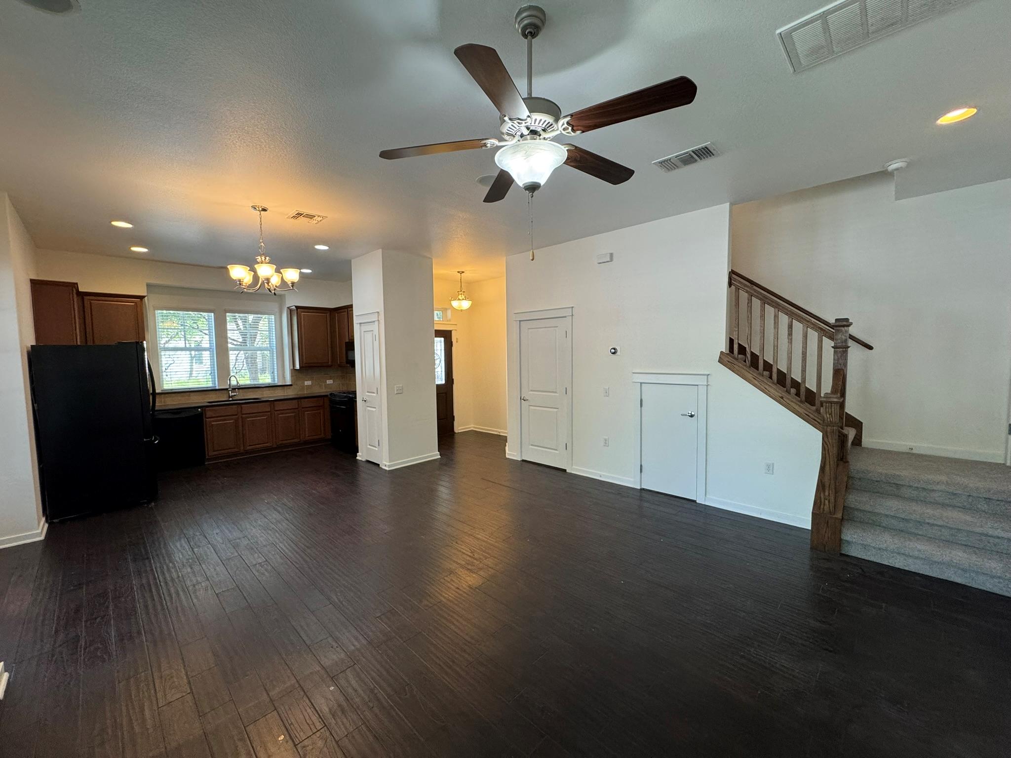 2033 Philomena St Property Photo 3