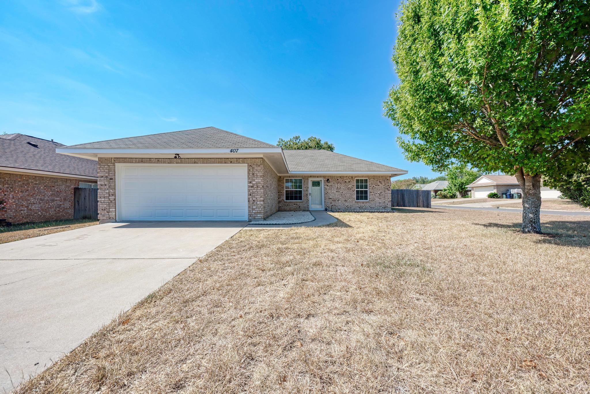407 Bent Wood Dr Property Photo 1
