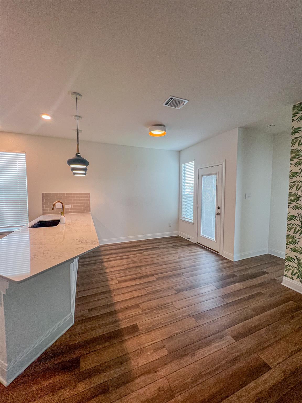 512 Barbary Coast Ln Property Photo 9