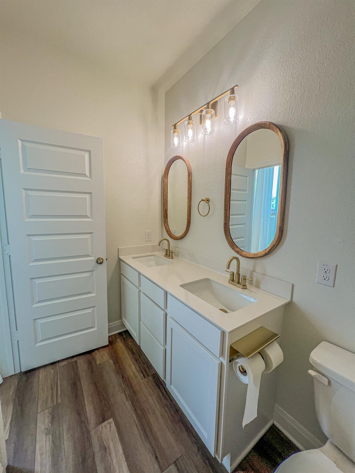 512 Barbary Coast Ln Property Photo 12