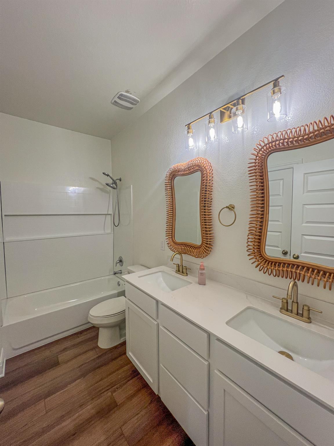 512 Barbary Coast Ln Property Photo 16