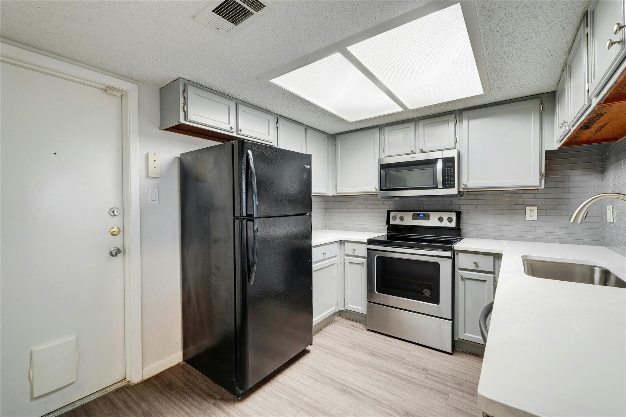 11406 Ptarmigan Dr #b Property Photo 8