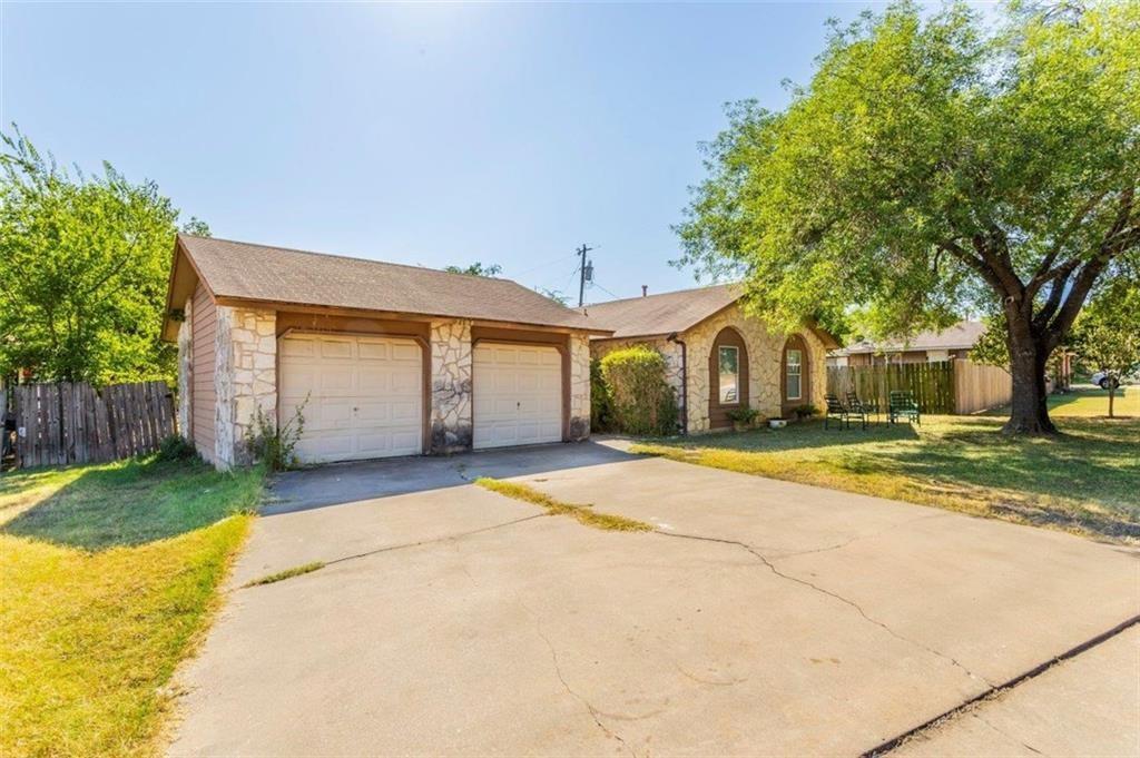 2104 Old West Pl Property Photo 2