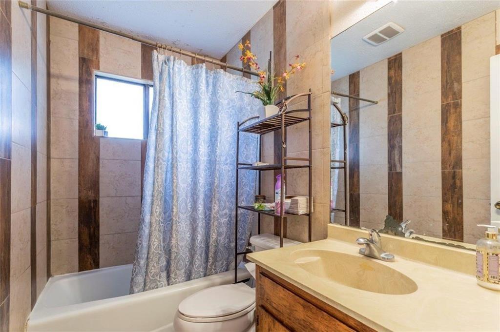 2104 Old West Pl Property Photo 5