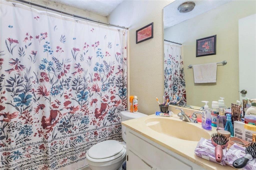 2104 Old West Pl Property Photo 6