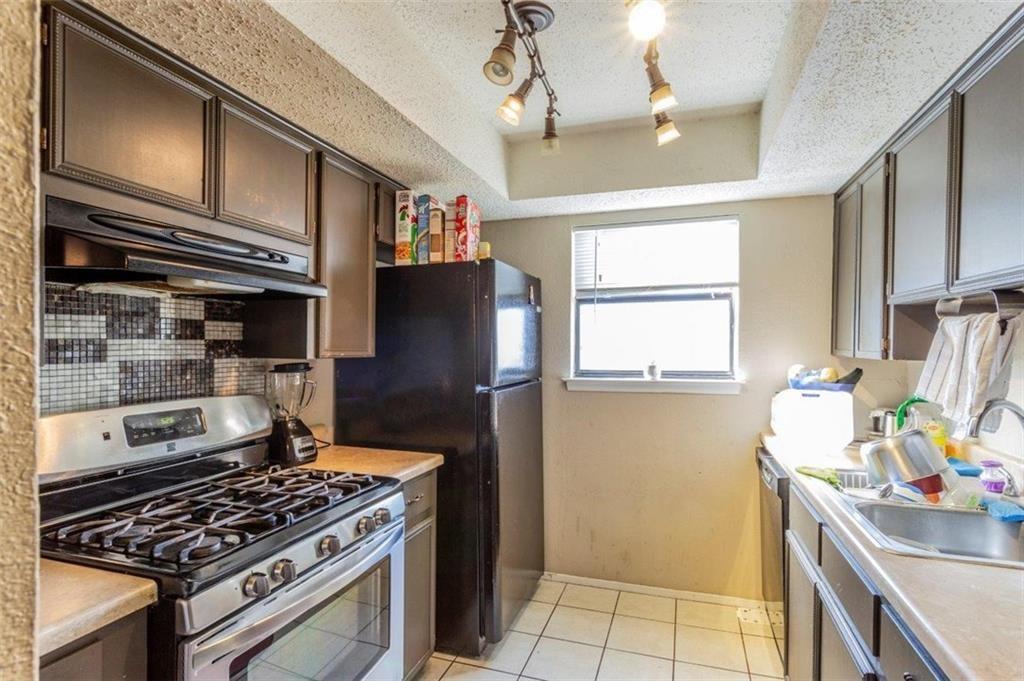 2104 Old West Pl Property Photo 11