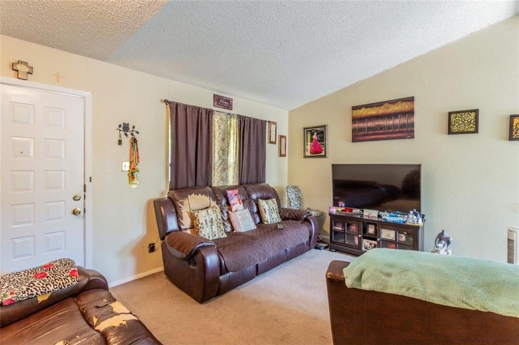 2104 Old West Pl Property Photo 14