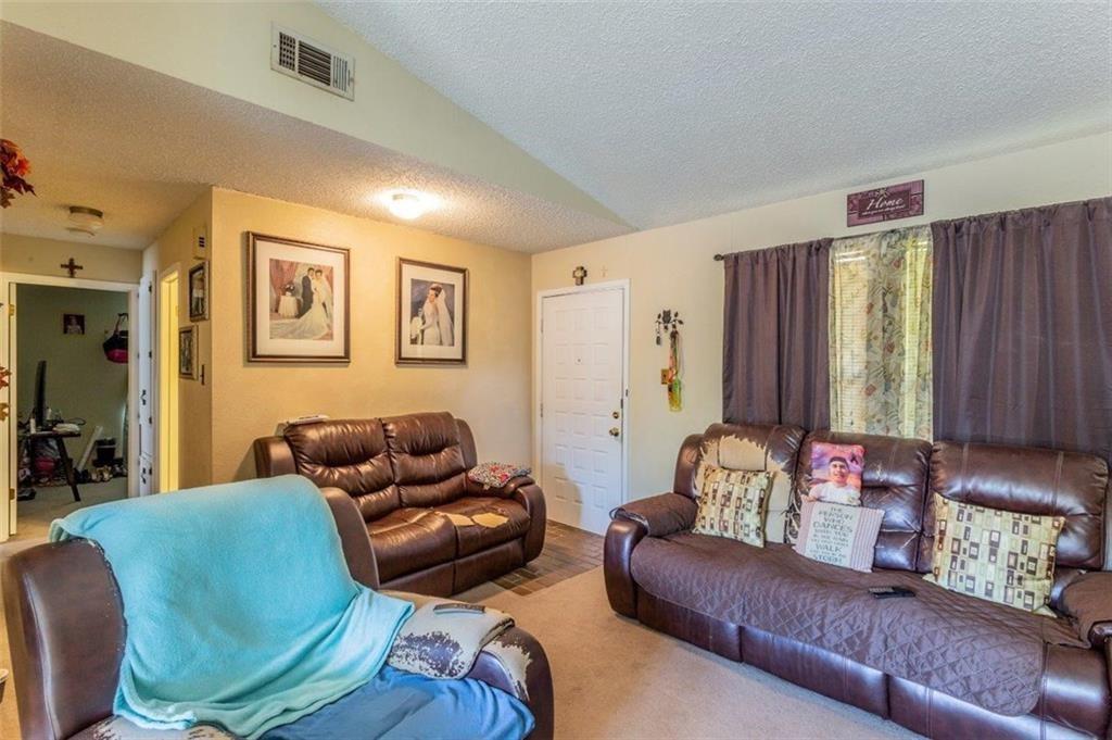 2104 Old West Pl Property Photo 15