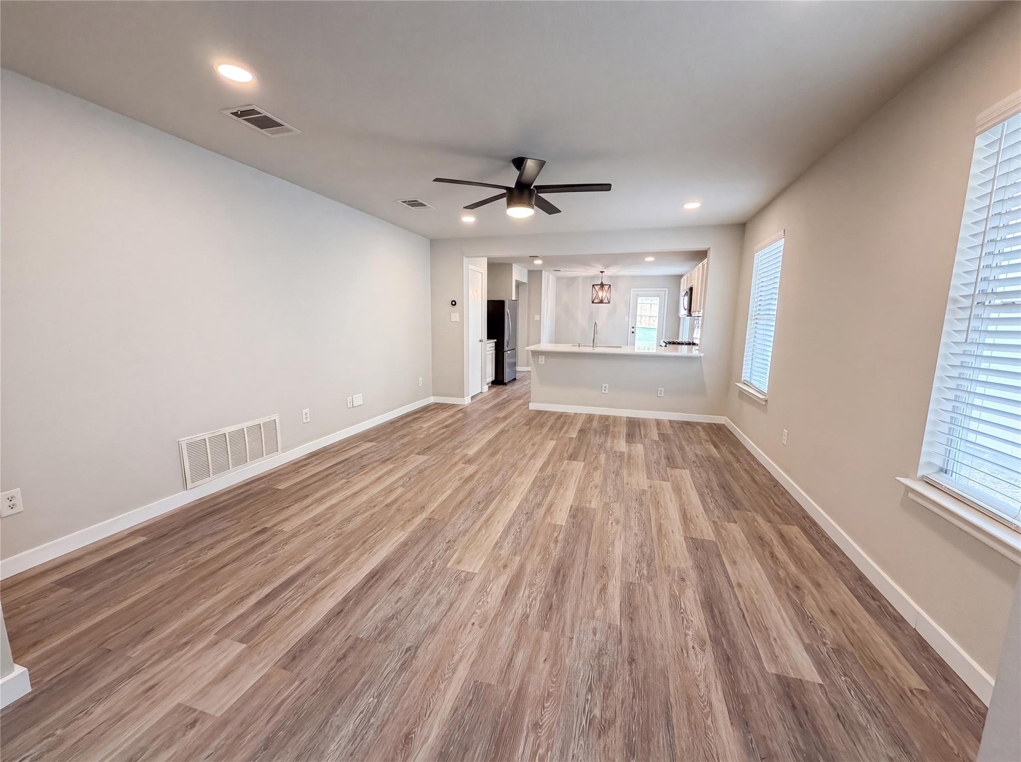 1076 Shadow Creek Blvd Property Photo 3