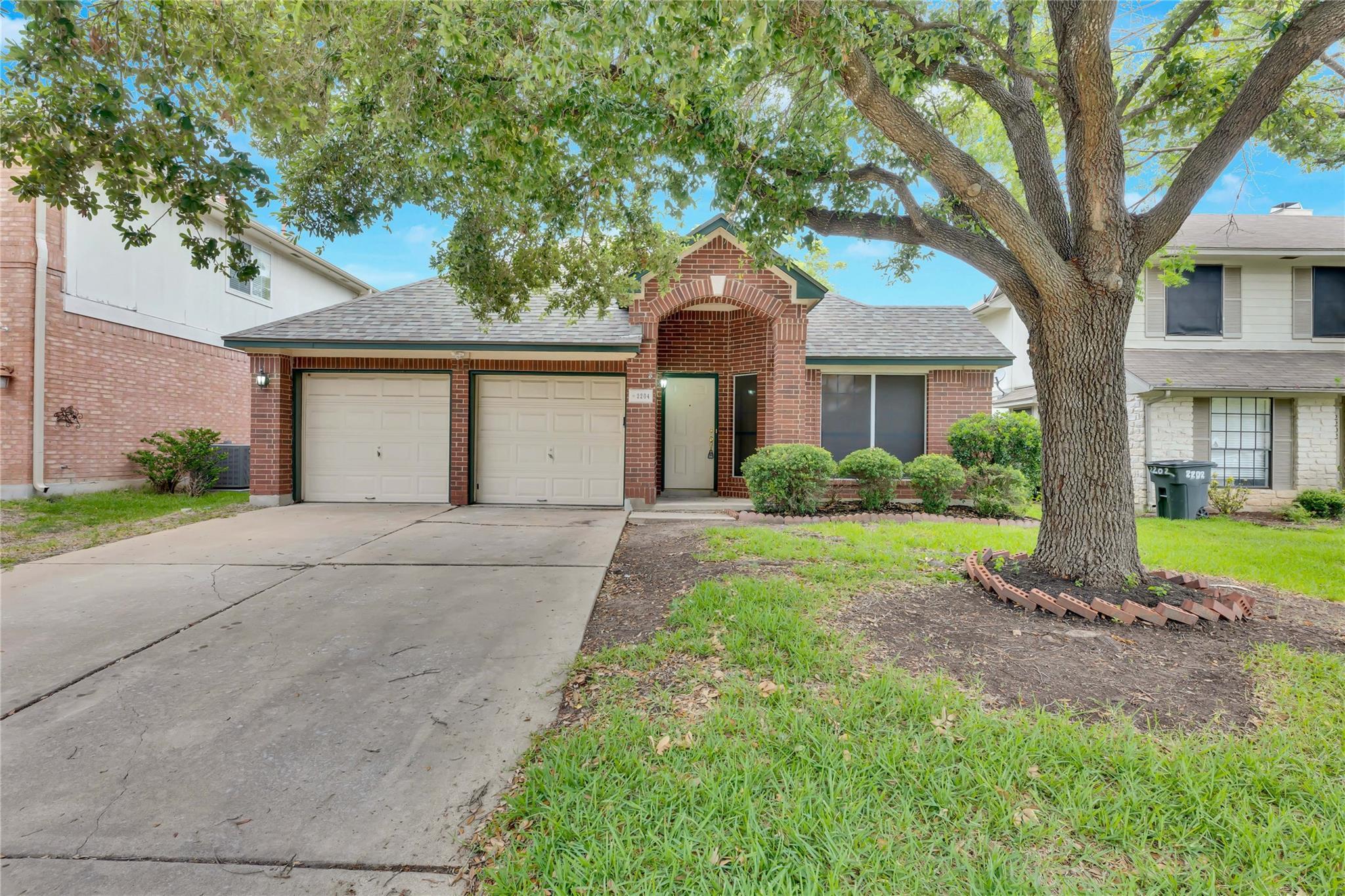 2204 Grove Dr Property Photo 1