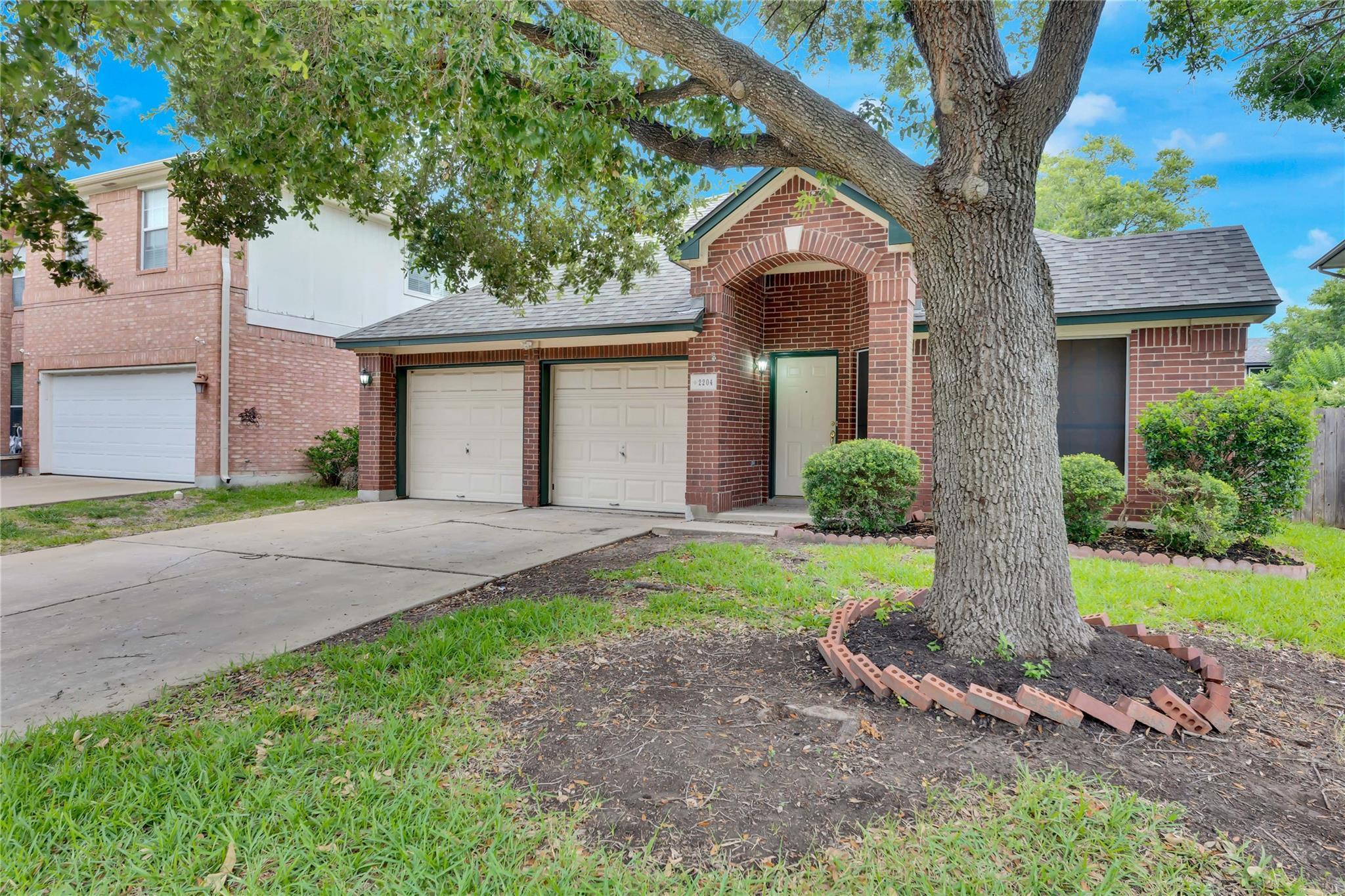 2204 Grove Dr Property Photo 2