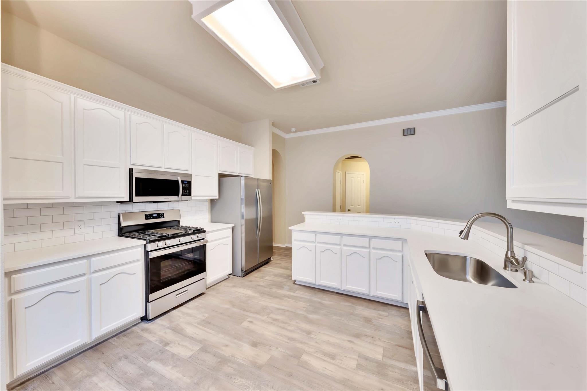 2204 Grove Dr Property Photo 9