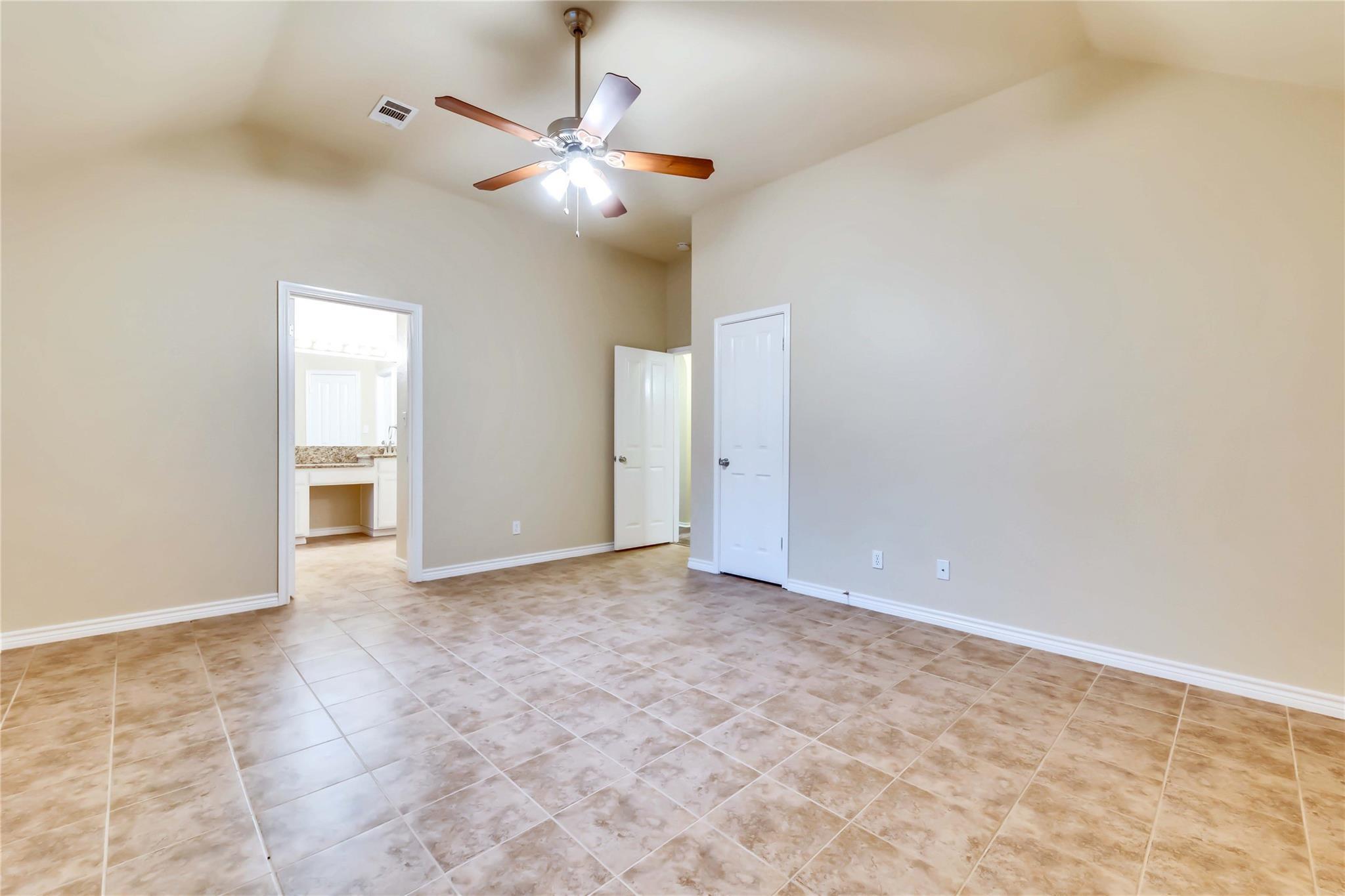 2204 Grove Dr Property Photo 11